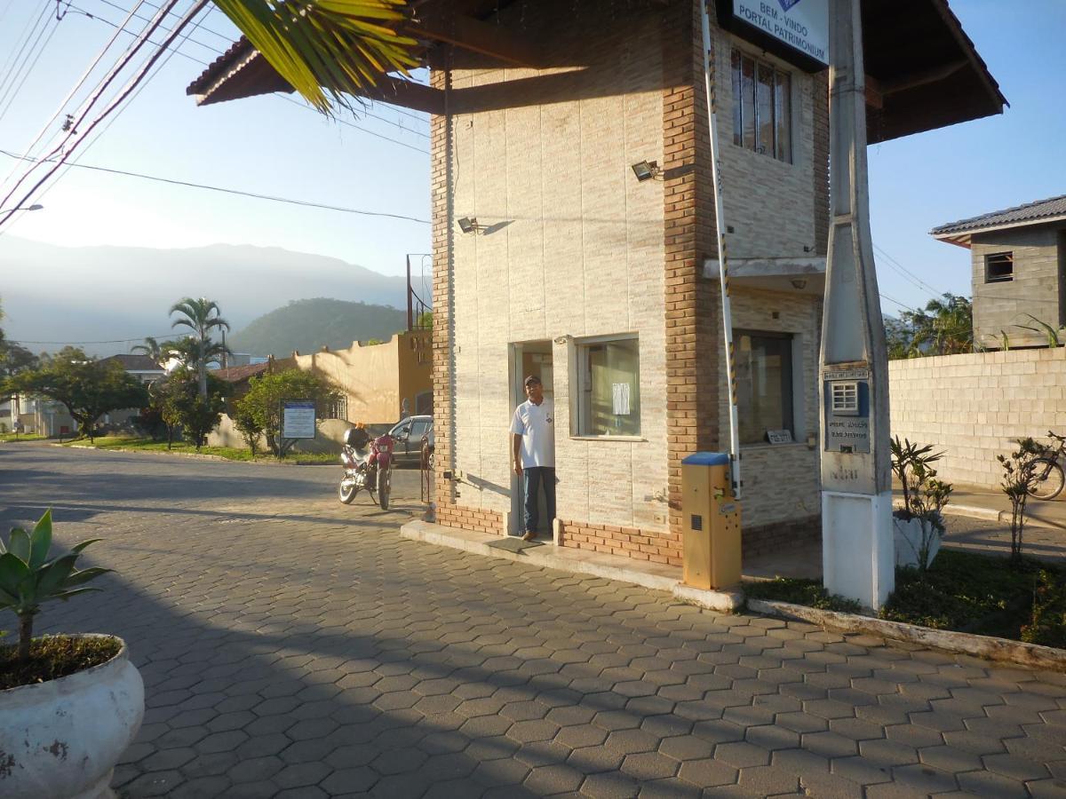 Sobrado Com Piscina Em Condomino Fechado A 150 M Da Praia 까라과따뚜바 외부 사진