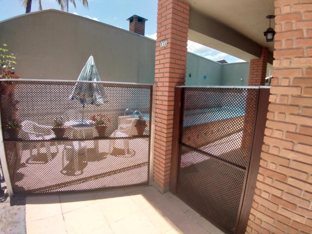 Sobrado Com Piscina Em Condomino Fechado A 150 M Da Praia 까라과따뚜바 외부 사진